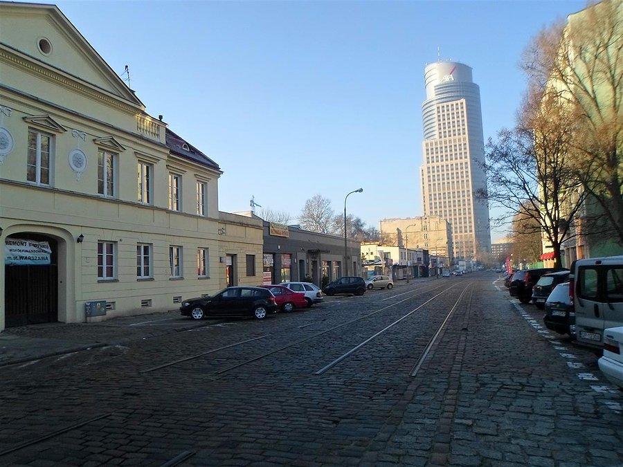 Perspektywę ulicy Chłodnej zamyka nasz WTT (pierwsza nazwa: Daewoo Tower)