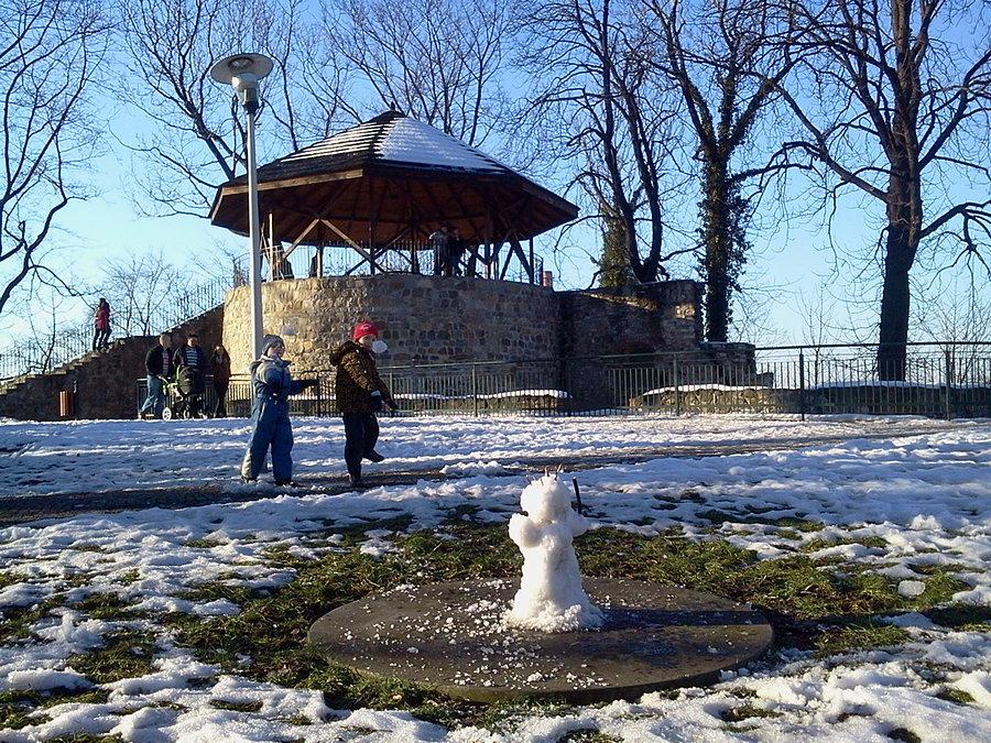 Śnieżkami w bałwanka