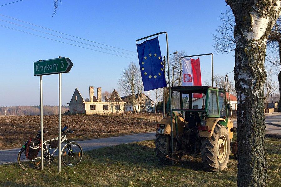 Rolniczy protest po warmiński i ten dom symbol w tle