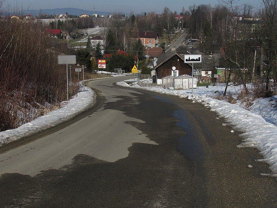 Podjazd z widoiem na Liwocz w Harklowej