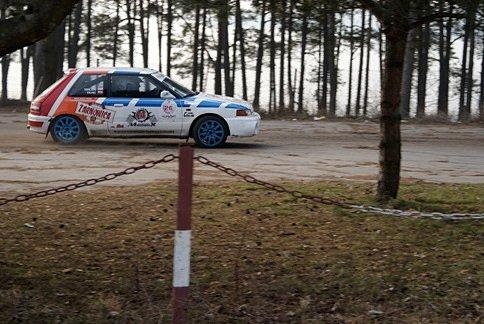 Tutaj, na parkingu odbywa się jedna z kilku rund