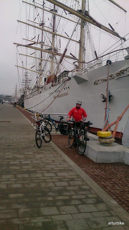 Gdynia, Skwer Kościuszki, Dar Młodzieży