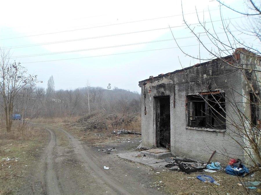 Kopiec Powstania i ruiny nie z Powstania