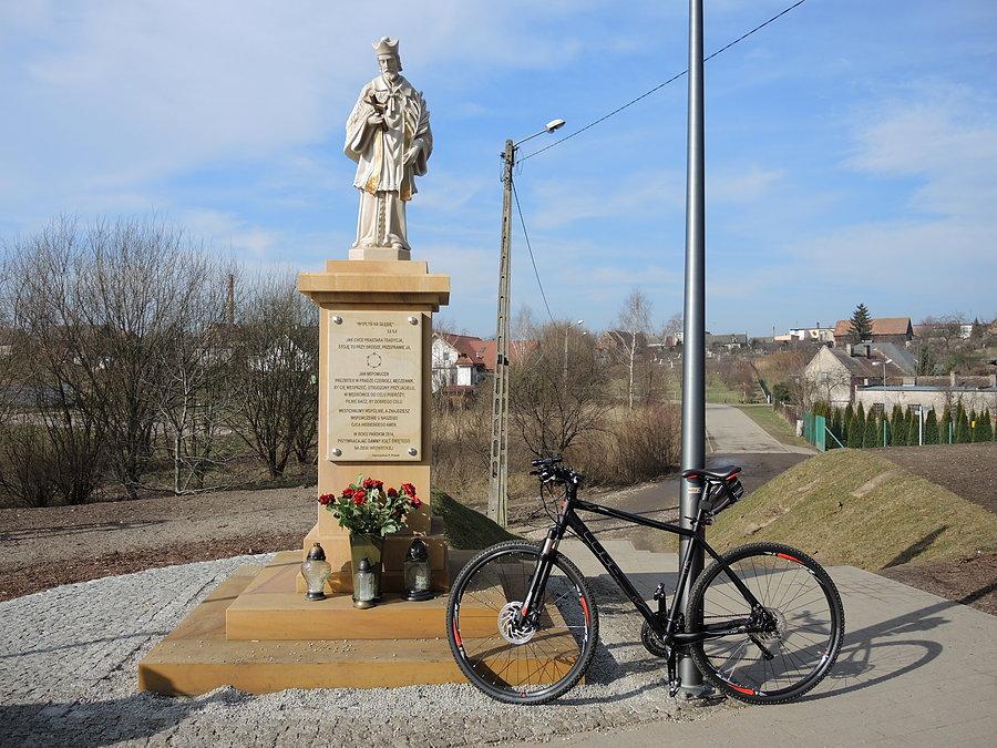 Figura Jana Nepomucena przy kładce we Wronkach