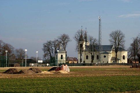Widok z "góry wiatrakowej" na chorzęciński kościół pw. św. Małgorzaty