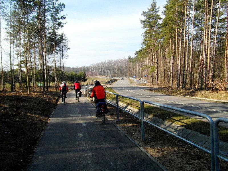 Piękna droga rowerowa w kierunku Koteże