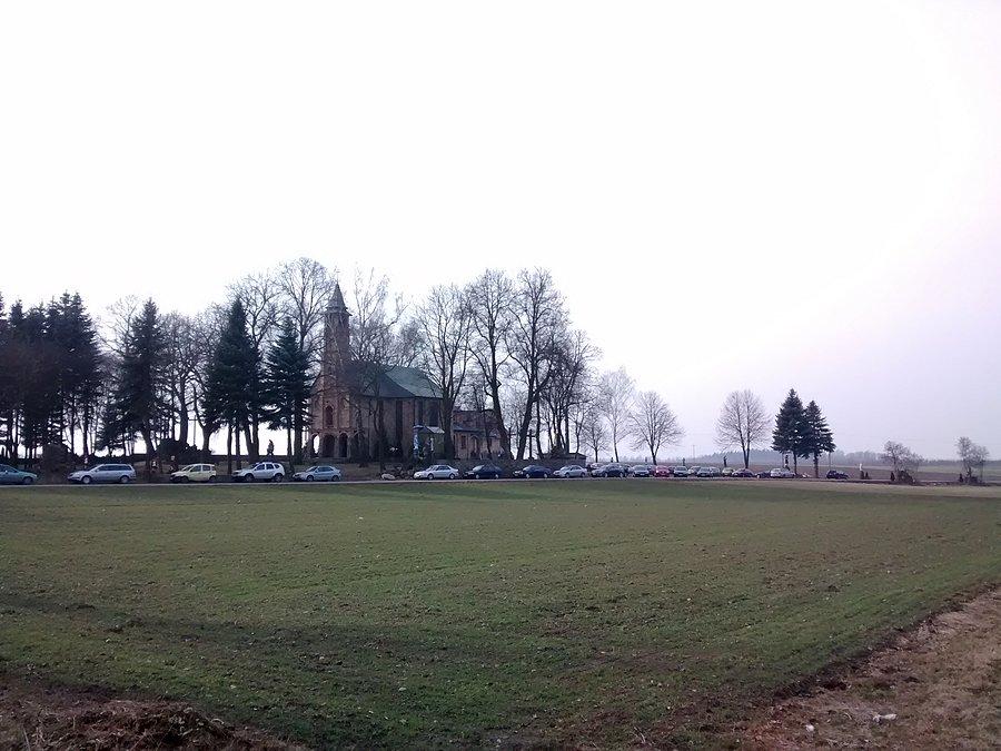 Ukryta kapliczka na skraju Mokobod