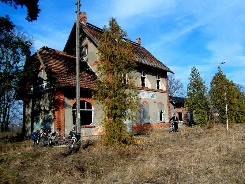 Budynek dworca kolejowego w Lubichowie