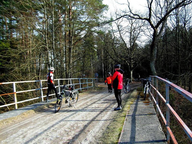 Most drogowy nad torami kolejowymi