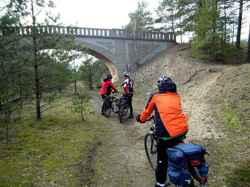Dojechaliśmy do mostu drogowego niedaleko Ocypla