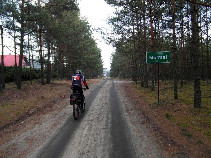 Dojechaliśmy lasem do Mermetu