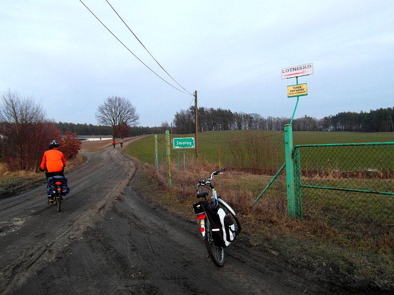 Po drodze mijaliśmy prywatne lotnisko