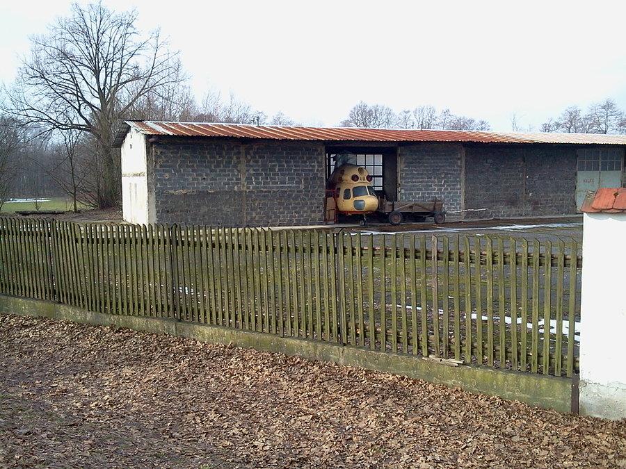 W garażu