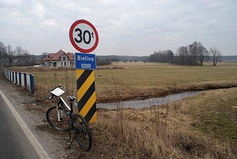 Na jednym z mostów nad Bieliną