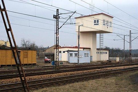Przy przejeździe kolejowym w Skrzynkach
