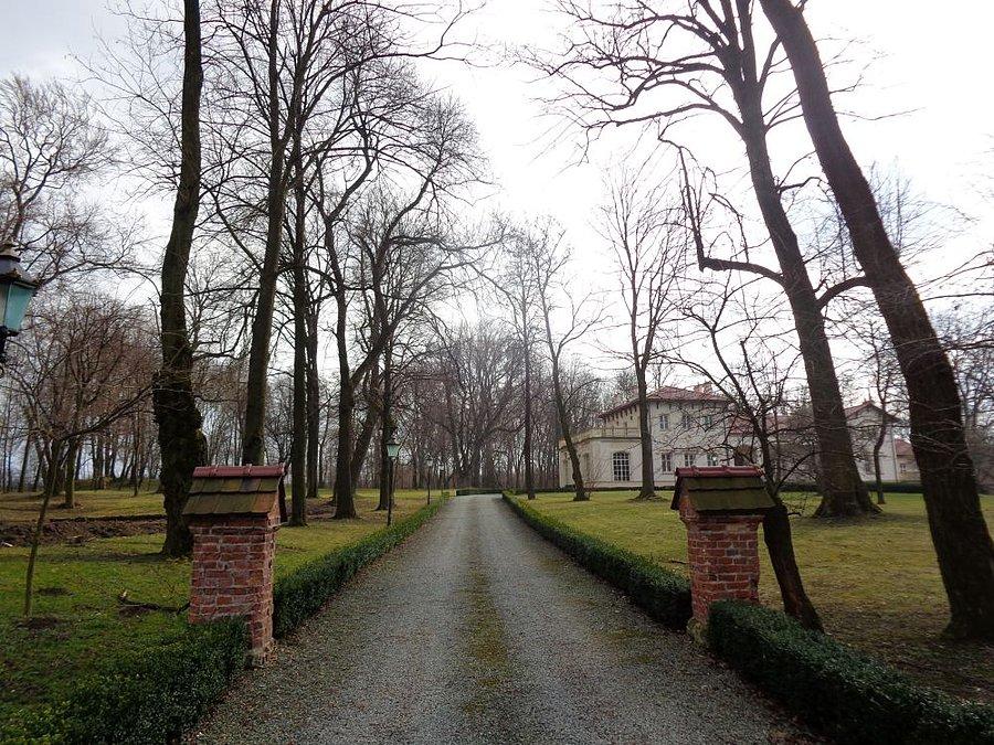 Dwór w Dąbrowej