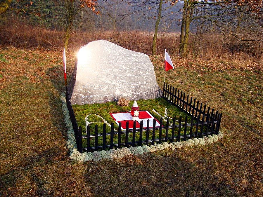 Pomnik upamiętniający zrzut podczas II Wojny Światowej