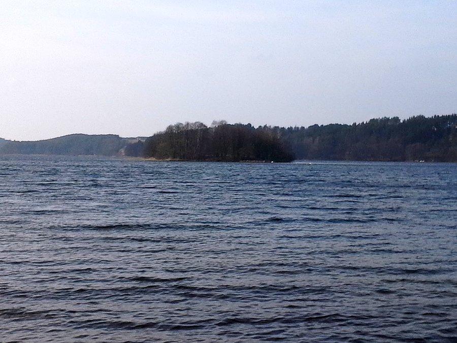 Wyspa Zdrady na Jeziorze Raduńskim Górnym