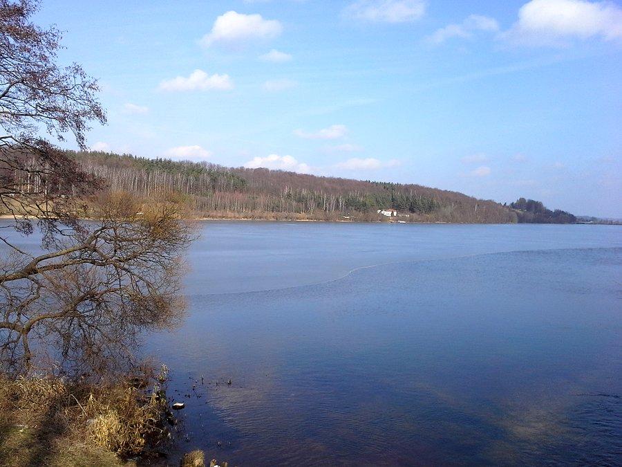 Jezioro Raduńskie Dolne prawie bez fali