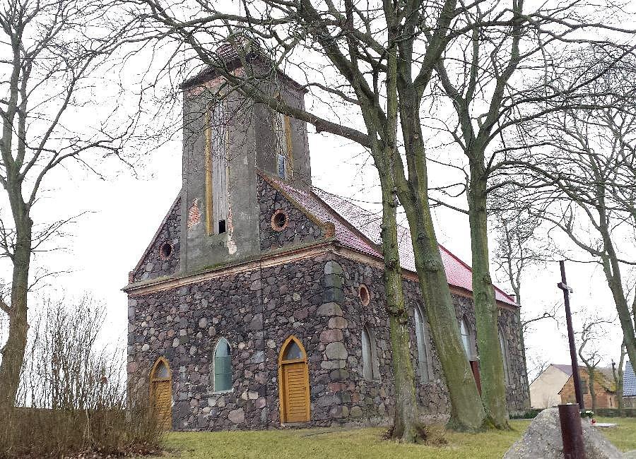Kościół filialny p.w. MB Pośredniczki Łask z 1820 r. w Golinie