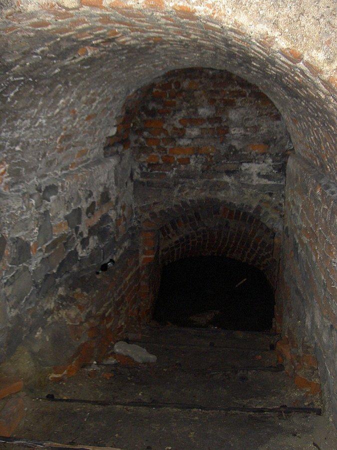 Wejście do tunelu podziemnego