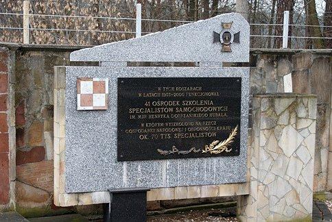 Tablica przed wejściem na Jednostkę Wojskową