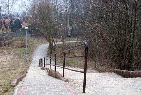 Odkryłam przejście terenami zielonym w pbliżu ul. Parkowej