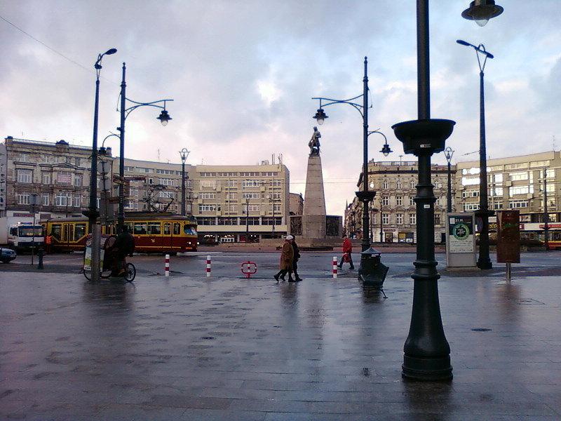 Widok z Piotrkowskiej na Plac Wolności