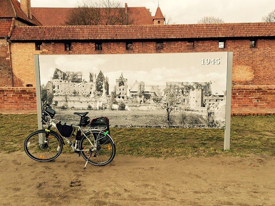 1945 Malbork to same ruiny