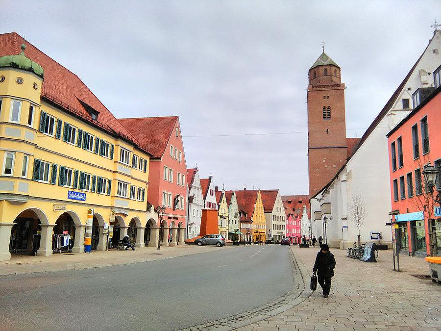 Reichsstraße w Donauwörth - główna ulica w zabytkowym centrum