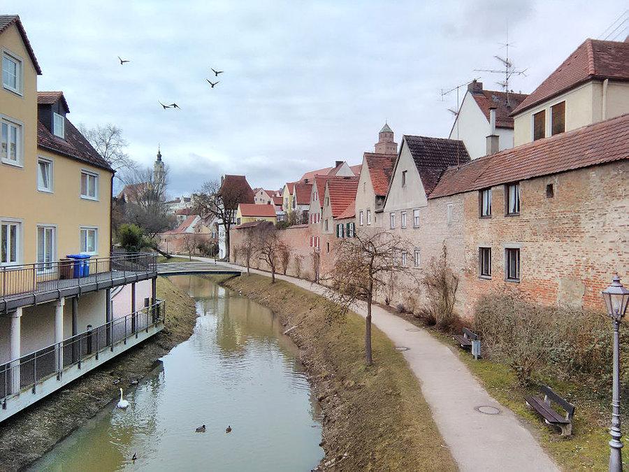 Widoczek z mostu nad rzeczką Wörnitz w Donauwörth