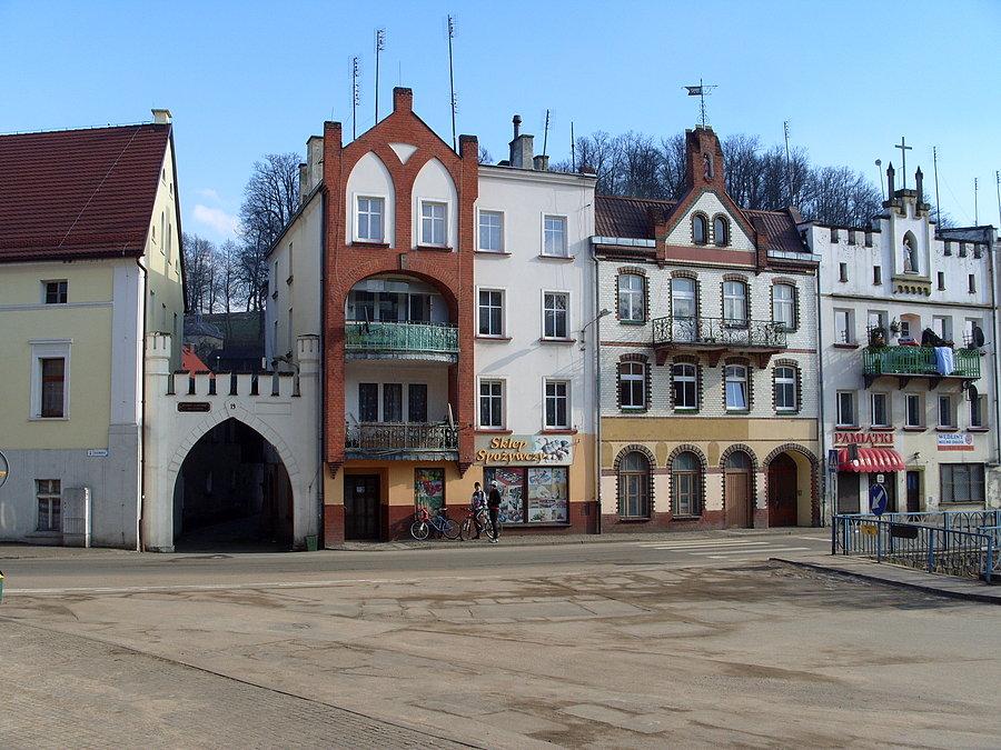 A Sergiusz z Arkiem zacinają tz śniadanie pod sklepem, czyli batonik zagryzany bananem i popijany pi........?