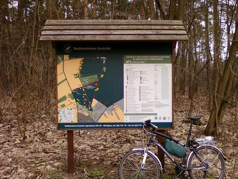 Tablica informacyjna w Porszewicach