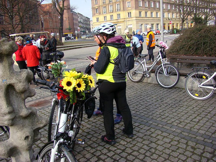 Rowerowy Dzień Kobiet 2015 Szczecin - w oczekiwaniu na resztę uczestniczek