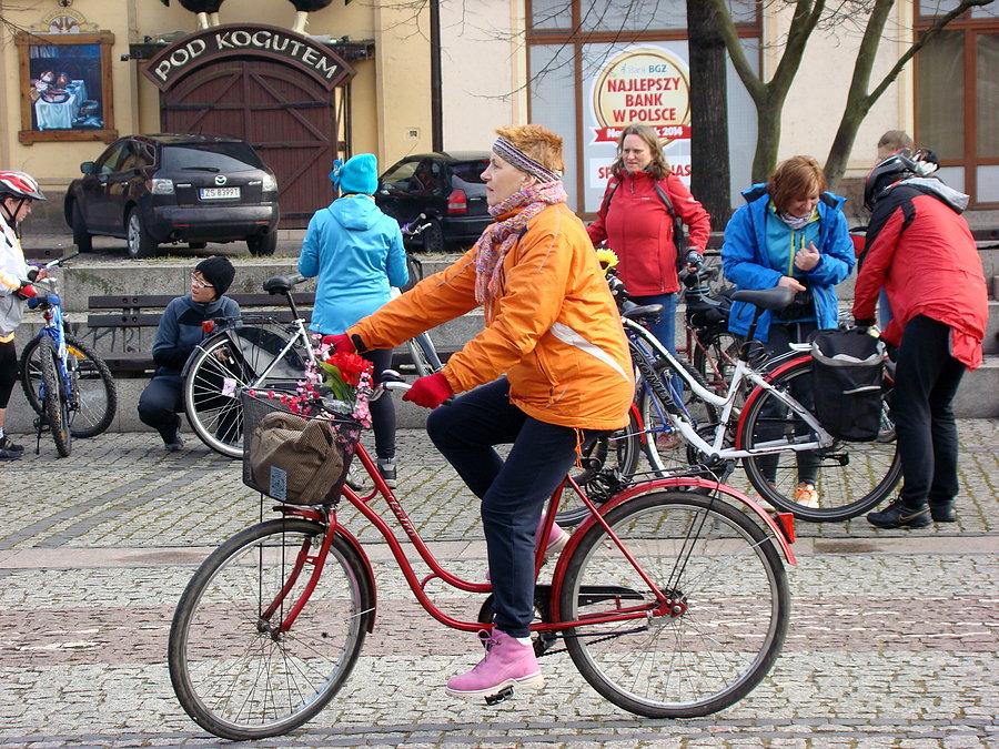Rowerowy Dzień Kobiet 2015 Szczecin - cały czas nadjeżdżają następne panie