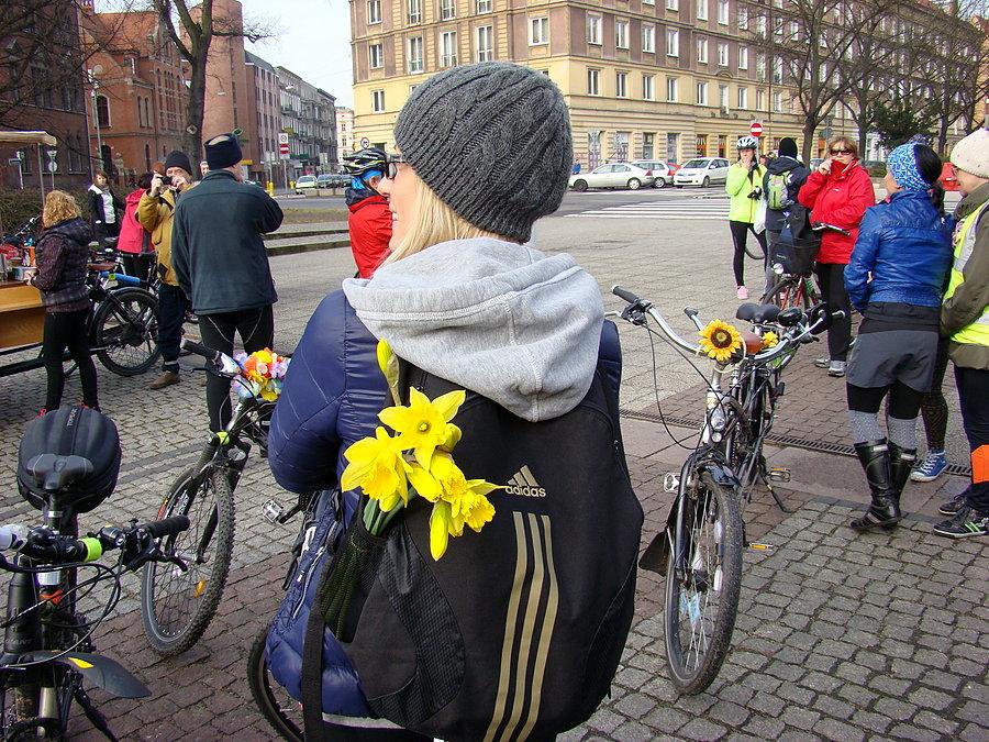 Rowerowy Dzień Kobiet 2015 Szczecin - Coraz wiecej piękna kobiecego i kwiatowego