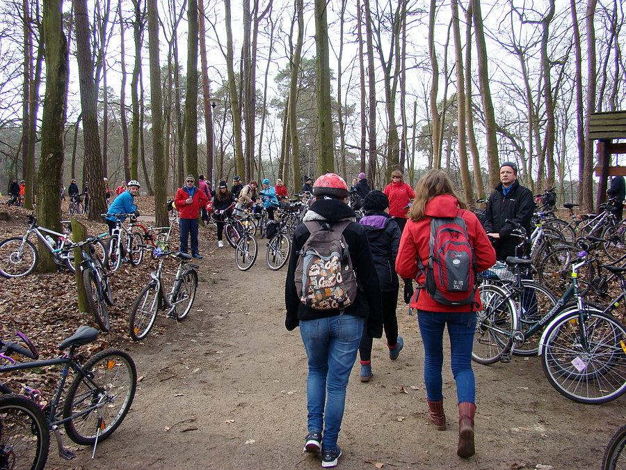 Rowerowy Dzień Kobiet 2015 Szczecin . Przystanek na Głębokim