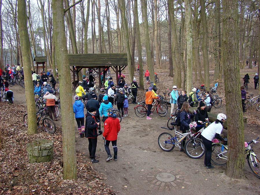 Rowerowy Dzień Kobiet 2015 Szczecin - Głębokie przerwa na RedBul'a
