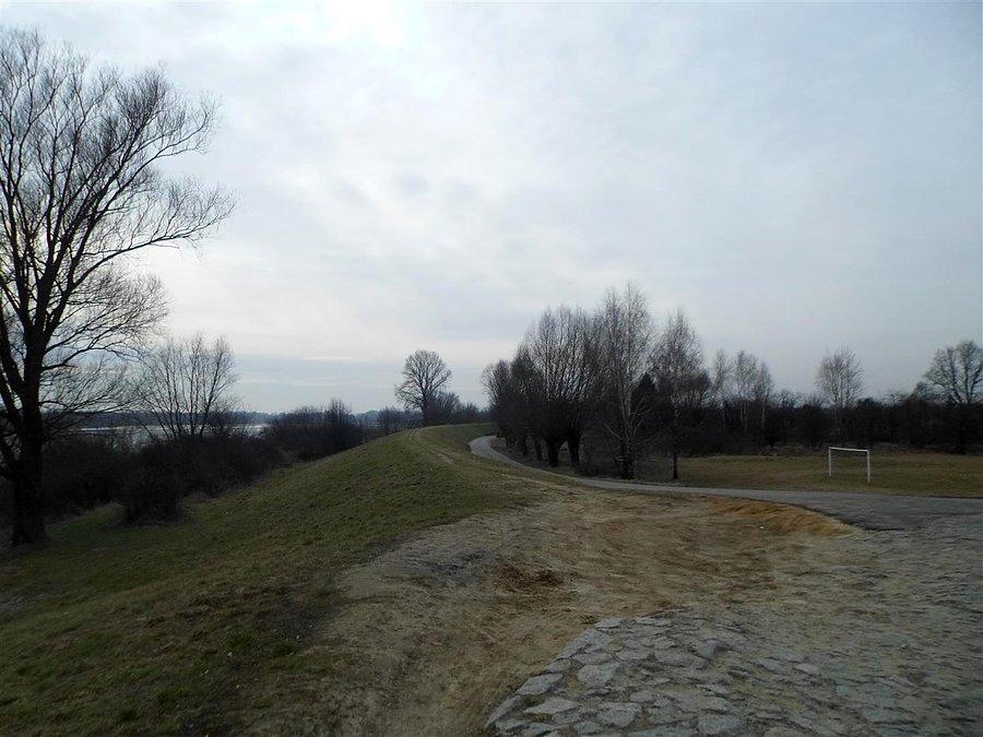 Początek drogi z Gassów do Góry Kalwarii