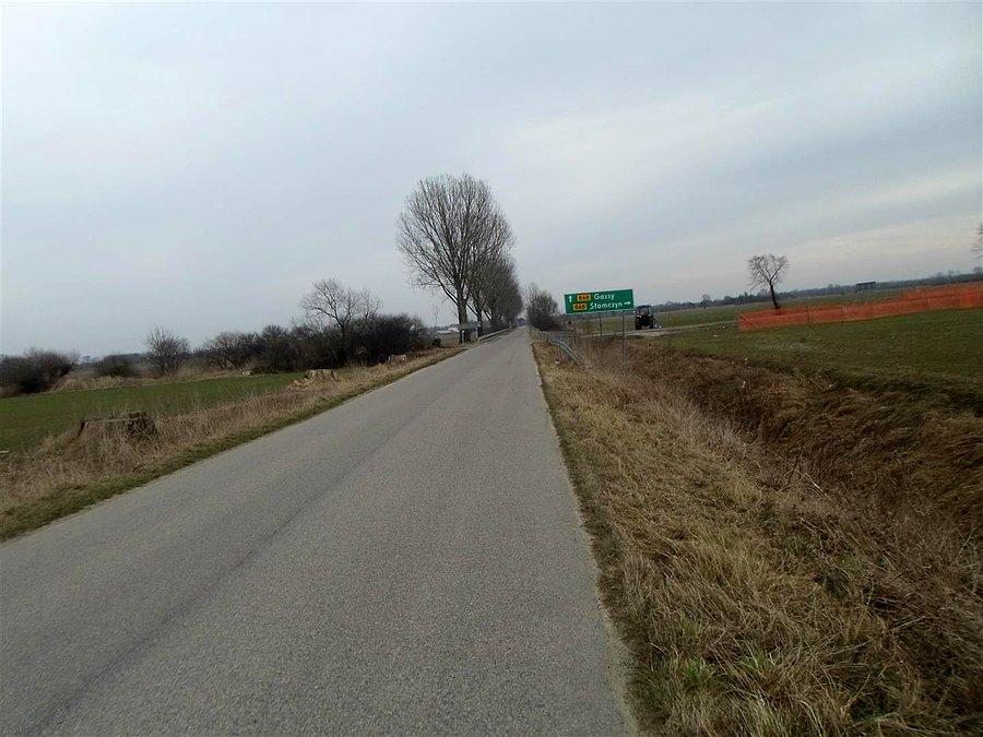 Droga 868: prosto-Gassy, w prawo-Słomczyn