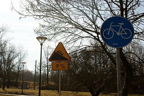 O co chodzi? ktoś może mi wytłumaczyć? (ddr prowadziła w tym miejscu do góry)