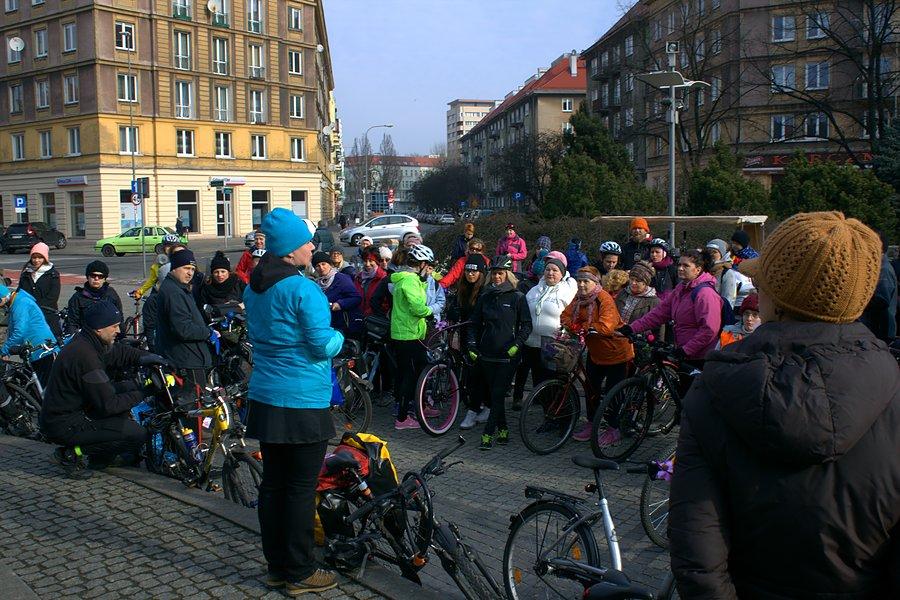 Asia wita wszystkich i rozpoczyna imprezę