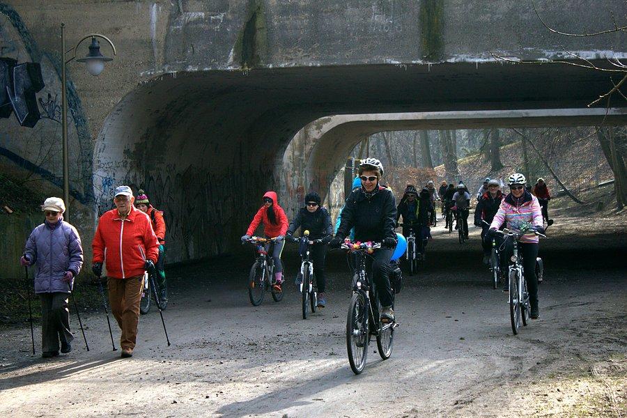 Przez Park Kasprowicza w drodze na Głębokie