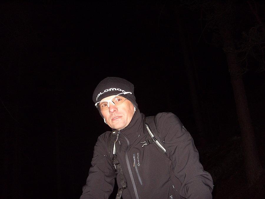 W ciemnym lesie strach ma wielkie oczy ;))))