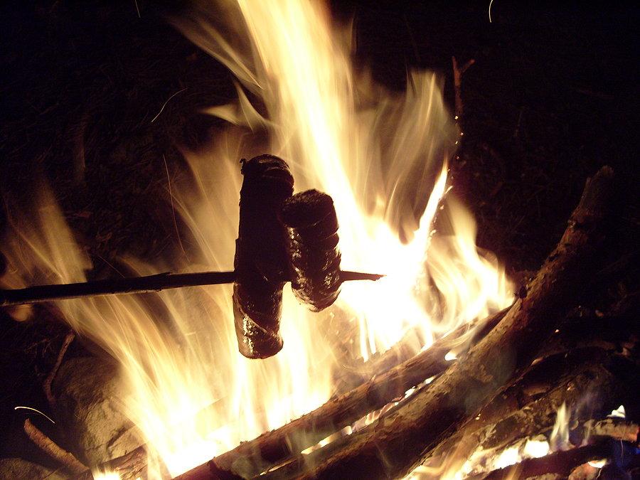 A główną atrakcją jak zawsze była kiełbaska " dzięki Ryjek " podpieczona na chrupko ;). I tak ruszył sezon ogniskowy na rok 2015
