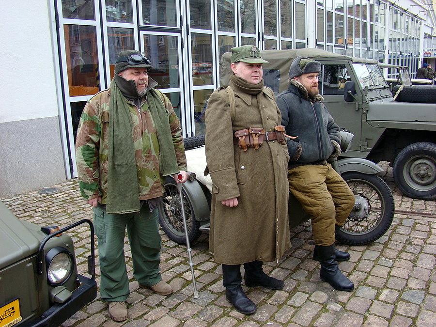 Uczestnicy w strojach z epoki