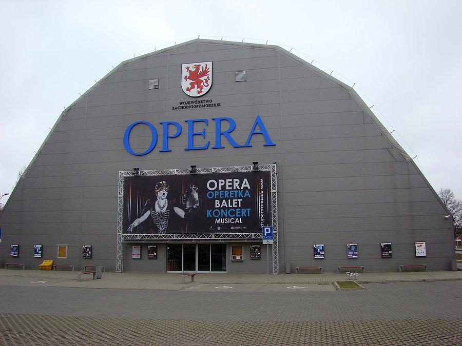 Poczatek zwiedzania prawej strony Odry. Szczecińska opera
