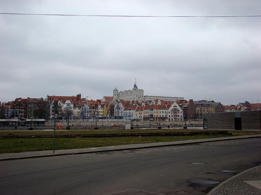 Po prawej stronie Odry - widok na Zamek Książąt Pomorskich