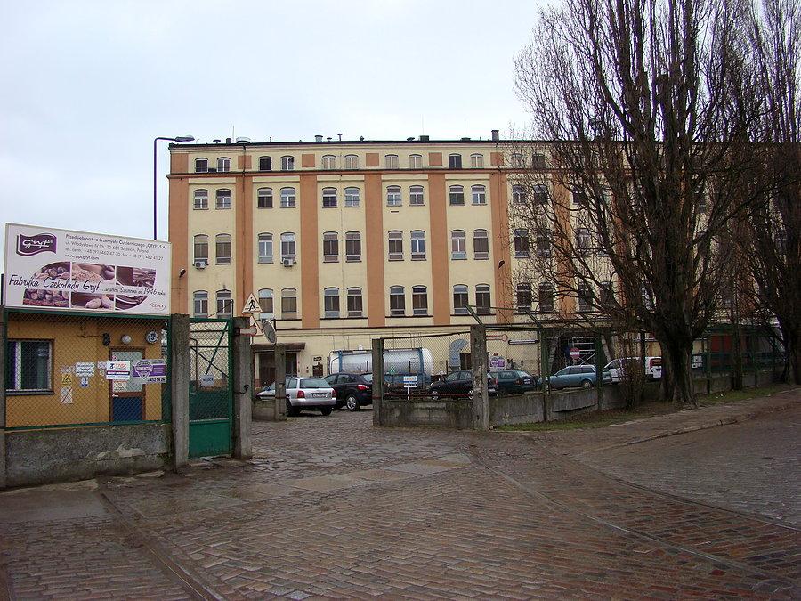 Po prawej stronie Odry - widok na główny budynek fabryki , i ten cudowny zapach