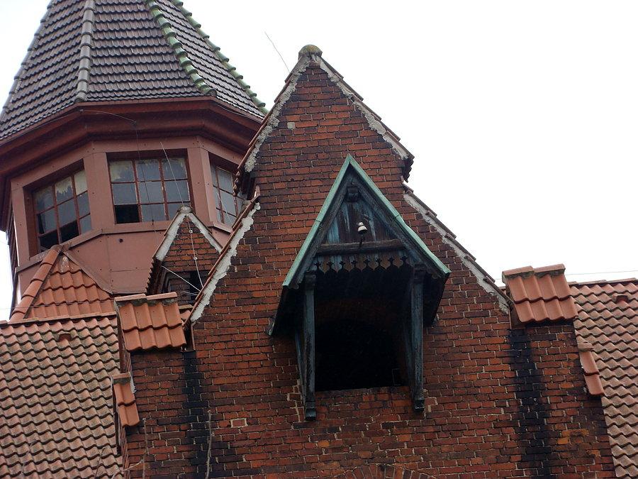 Po prawej stronie Odry - widok na tyły magazynów portowych
